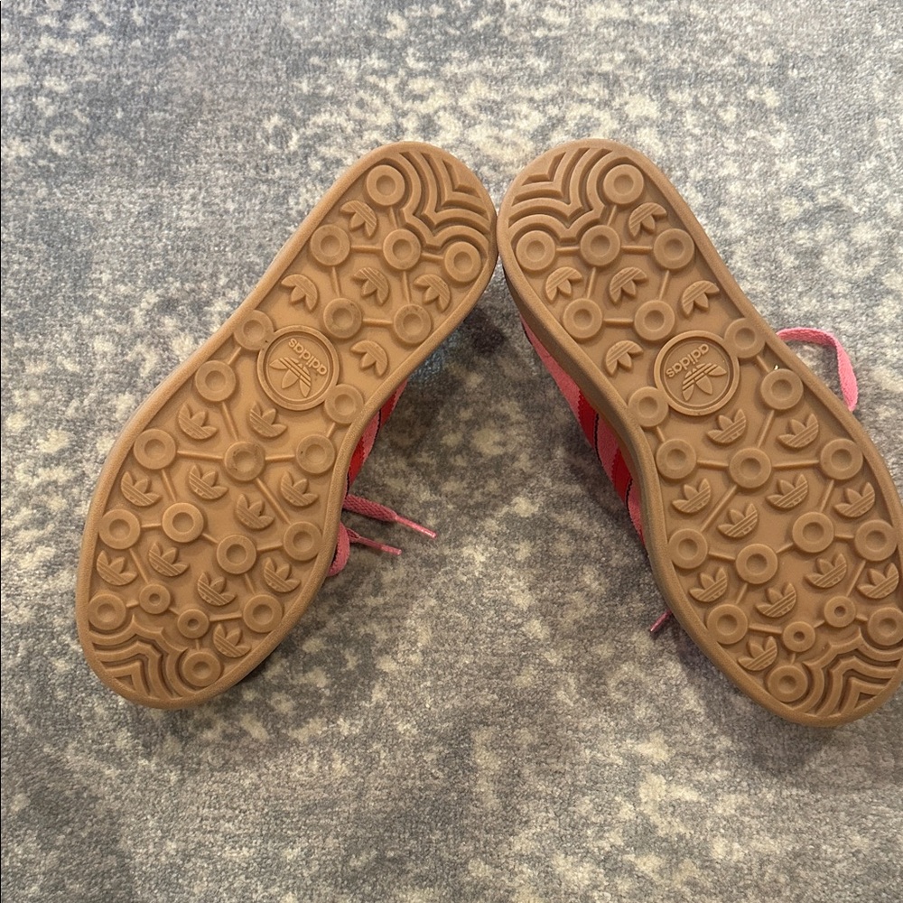 adidas kids Pink gazelle Suede Sneakers with Red Stripes and Gum Sole size 4 - Picture 7 of 10